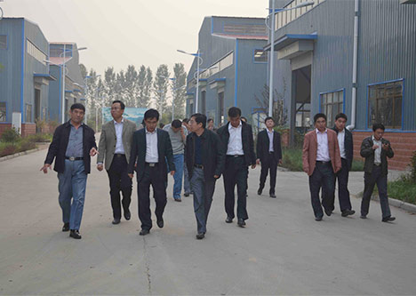 回河鎮(zhèn)李庶森書(shū)記以其他領(lǐng)導(dǎo)們蒞臨公司檢查指導(dǎo)工作